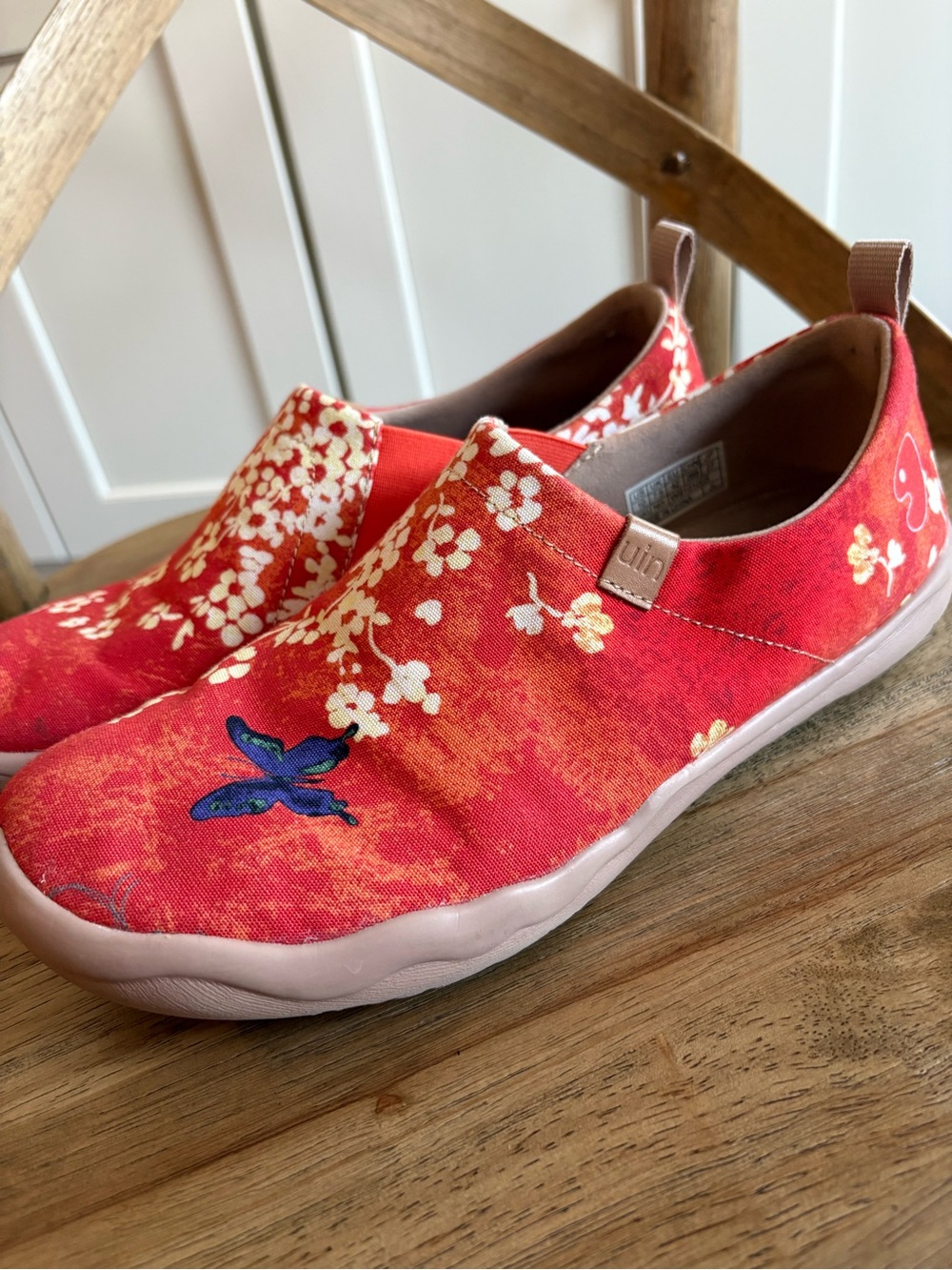 UIN Red Floral Slip-On Women's Shoes - Picture 2 of 5